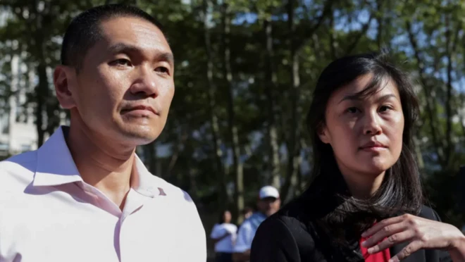 لنڈا سن اور ان کے شوہر کرسٹوفر ہو