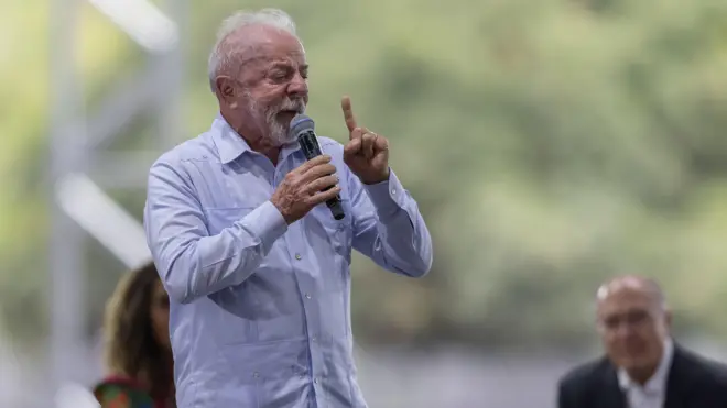 Lula durante um discurso. 