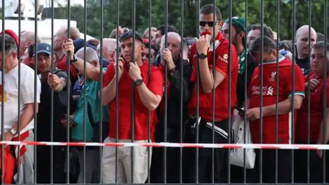 Police use barricade stop fans