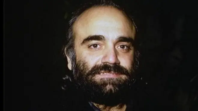 دمیس روسس در ۱۵ ژوئن ۱۹۴۶ در مصر به دنیا آمد