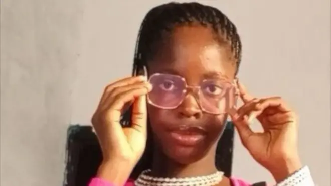 Favour Agbro gburu onwe ya dịka otu nwoke dinara ya n'ike.
