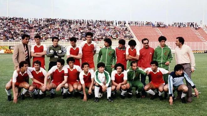 صورة جماعية للمنتخب الجزائري المُختار للمشاركة في كأس العالم عام 1982 في إسبانيا.