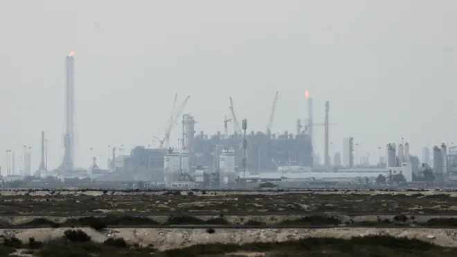 Промышленный центр в Рас-Лаффане (2 марта 2026 года)