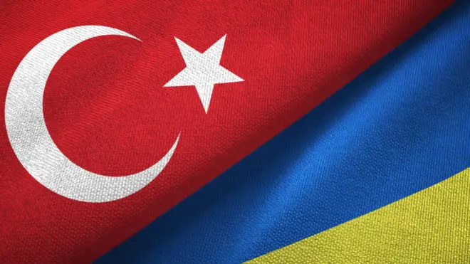 Türkiye ve Ukrayna bayrakları.