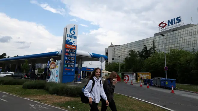 NIS, naftna industrija srbije, benzinska pumpa NIS-a u Beogradu