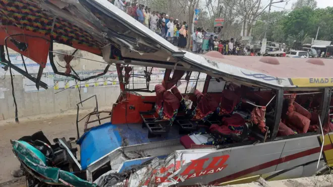 বাসটি এক্সপ্রেসওয়ে থেকে ছিটকে প্রায় ৪০ ফুট নিচে এসে পড়ে