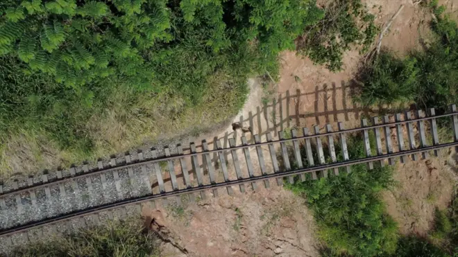 ගම්පොළ නාවලපිටිය දුම්රිය මාර්ගයට අයත් වරකාපිටිය ප්‍රදේශයට සිදුව ඇති හානිය