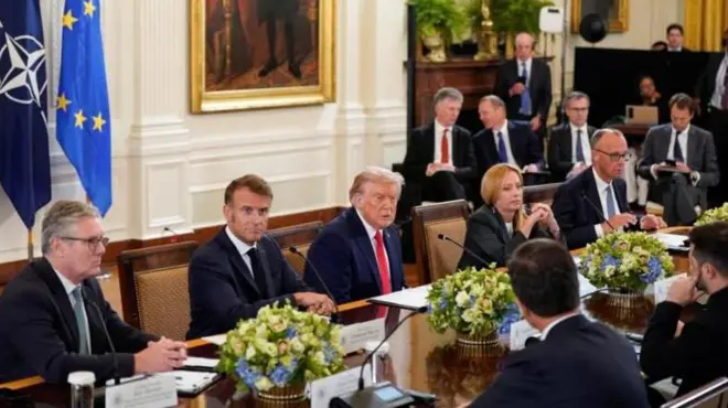 ترامب مع القادة الأوروبيين وزيلينسكي في البيت الأبيض