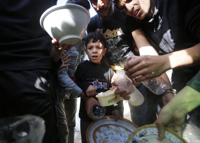 حرب غزة: مخاوف دولية من أزمة جوع وخطر مجاعة في غزة