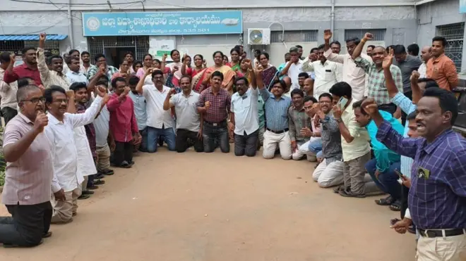 గవర్నమెంట్ టీచర్లు 