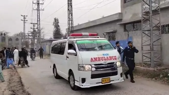 పేలుడు స్థలానికి చేరుకున్న అంబులెన్స్లు