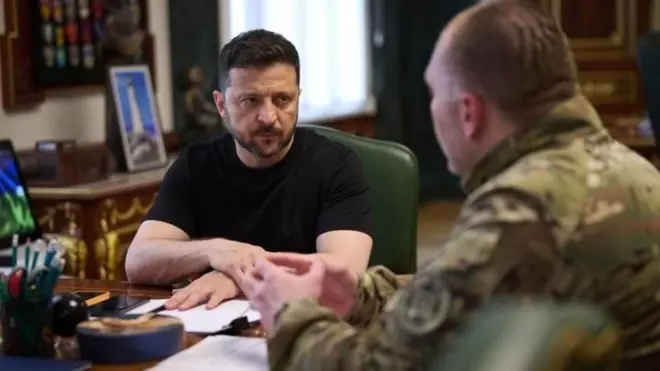 अनेक महिन्यांच्या तयारीनंतर युक्रेनने रशियाविरुद्ध 'ऑपरेशन स्पायडर वेब' सुरू केल्याचा दावा केला जात आहे.