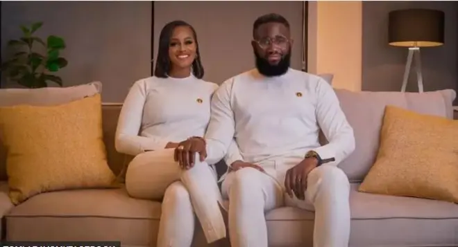 Aworan Tomi Arayomi ati Iyawo rẹ