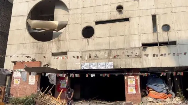 ২০২৪ সালের ৫ই অগাস্ট পরবর্তী আওয়ামী লীগের কেন্দ্রীয় কার্যালয়ের চিত্র