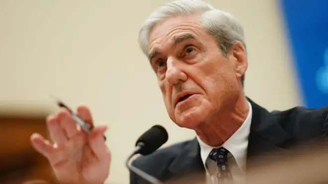 Роберт Мюллер дает показания на слушании в комитете Палаты представителей 24 июля 2019 года