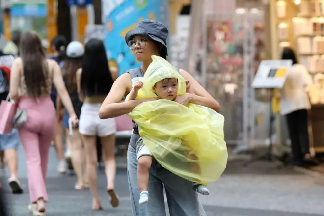 台湾总统赖清德近日建议放宽外佣政策,让“一孩家庭”也可申请外籍帮佣。