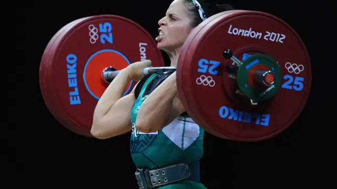 Важкоатлетка