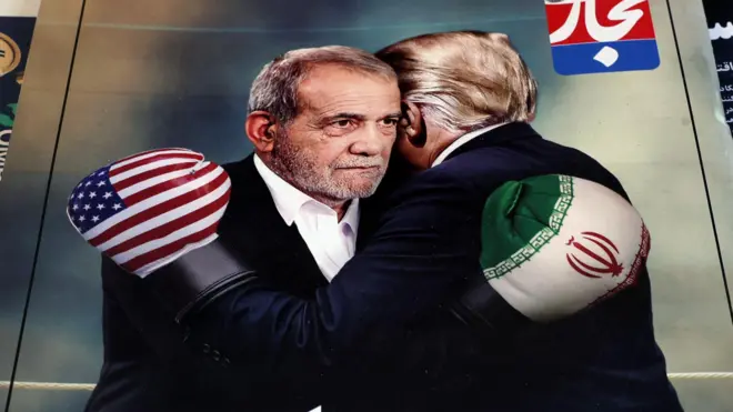 نسخة من مجلة "تجارت فردا" الإيرانية، بعنوان "خير السلام"، وتحمل صورة للرئيس الإيراني مسعود بزشكيان والرئيس الأمريكي دونالد ترامب