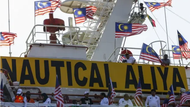 မလေးရှားသင်္ဘောဟာ မြန်မာနိုင်ငံ သီလဝါဆိပ်ကမ်းမှာလည်း အထောက်အပံ့တွေ ချခဲ့