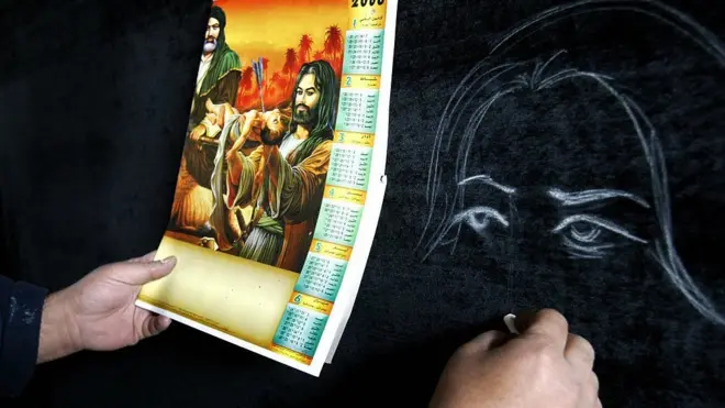 رسام عراقي في أحد محترفات مدينة الصدر عام 2006