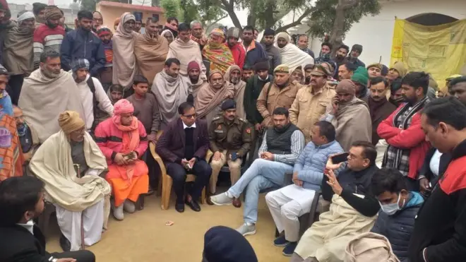 घटना के बाद जगबीर के गांव पहुंचे अधिकारी