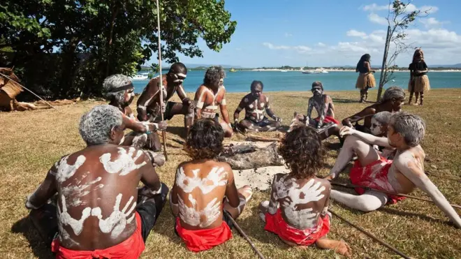 Sebelum penjajah Eropa tiba, Australia adalah salah satu daerah yang memiliki bahasa yang paling beragam di dunia, dengan sekitar 250 bahasa berbeda.