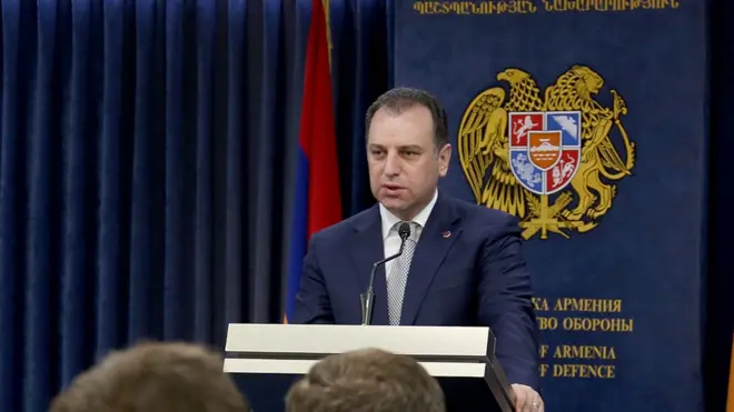 Vigen Sarkisyan çərşənbə günü Yerevanda jurnalistlərlə görüşüb.