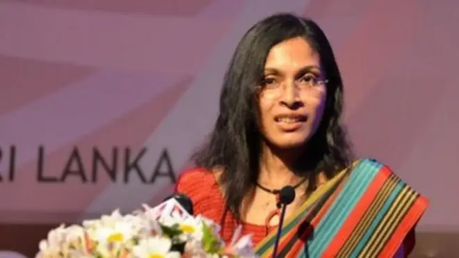 ''අපි තේරුම් ගන්න ඕනේ වැදගත්ම කාරණය තමයි ලෝක ජනගහනය බිලියන 7කට වඩා ඉන්නවා. එතකොට මොන එන්නත සාර්ථක වුණත් කිසිම ඖෂධ සමාගමකට හැකියාවක් නෑ එන්නත් බිලියන 7ක් හදන්න.'' - මහාචාර්ය නීලිකා මලවිගේ