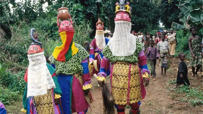 Igbo na-efe mmụọ dị iche iche