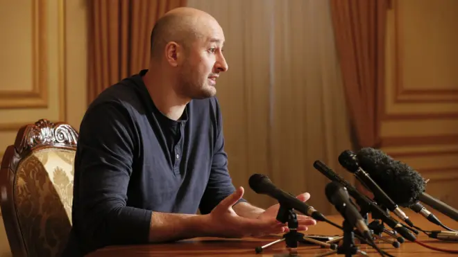 Через день після прес-конференції СБУ щодо свого "убивства" Аркадій Бабченко поговорив у Києві зі своїми колегами-журналістами