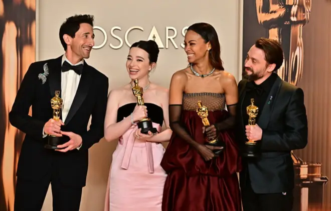 အကောင်းဆုံးအမျိုးသား/အမျိုးသမီး ဇာတ်ဆောင်ဆုနဲ့ အကောင်းဆုံးအမျိုးသား/အမျိုးသမီးဇာတ်ပို့ဆုရှင်များ ( ဝဲမှယာ) 