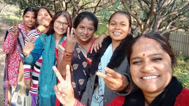 인도 북부 지역 언론사 '카바 라하리야'의 편집국은 100% 여성으로만 이뤄져 있다.