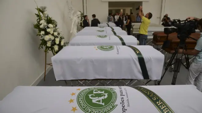 La aeronave se estrelló el lunes en Colombia y dejó seis sobrevivientes y 71 muertos. Llevaba al equipo de fútbol Chapecoense, que el miércoles iba a disputar la final de la Copa Sudamericana en Medellín.