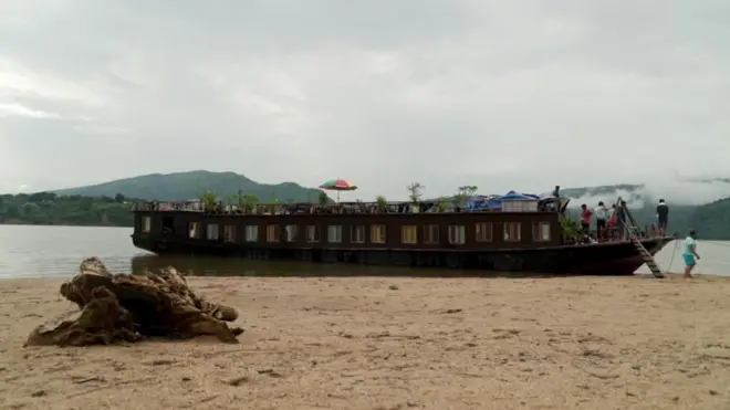 হাওরে হাউসবোট