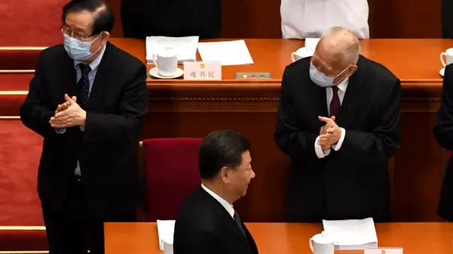 Perezida Xi n'abamwegereye ntibari bambaye agapfukamunwa