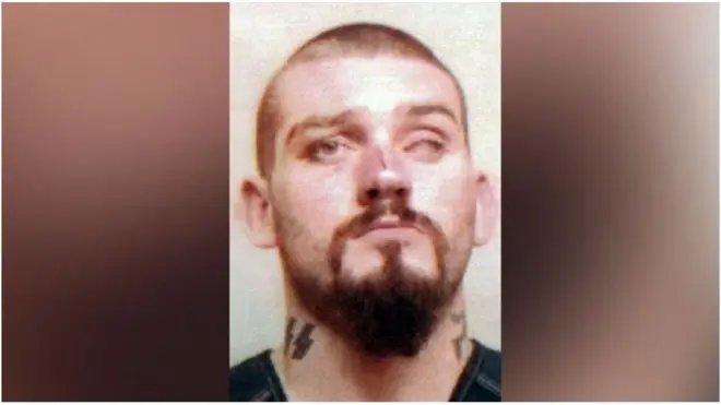 قتل لي أسرة متكونة من ثلاثة أعضاء قبل أن يلقي بجثثهم في بحيرةgd