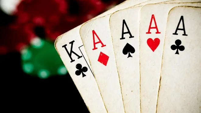 Игральные карты: каре из тузов