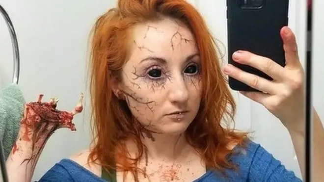 핼러윈 분장을 한 에이프릴