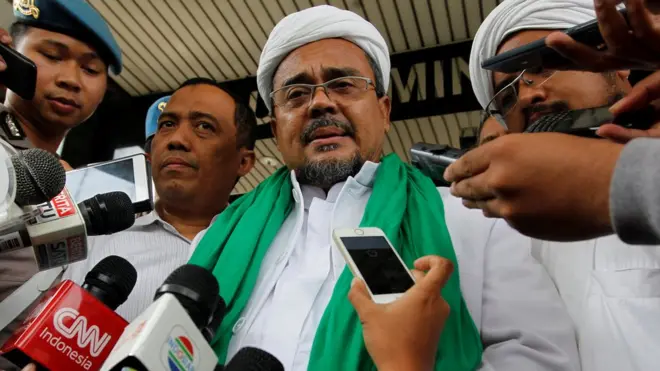 Pimpinan FPI, Rizieq Shihab, mengatakan terdapat 'simbol palu arit' di lembaran uang rupaih, klaim yang dibantah oleh Bank Indonesia.