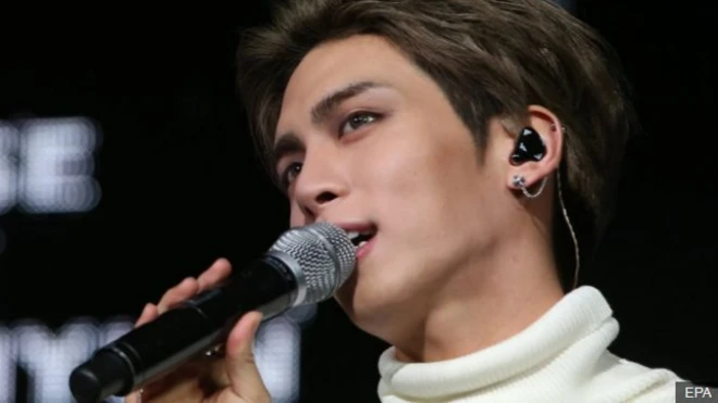 จงฮยอน นักร้องนำวง SHINee ผู้โด่งดังทั่วเอเชีย อาจฆ่าตัวตายเพราะอาการซึมเศร้ารุนแรง