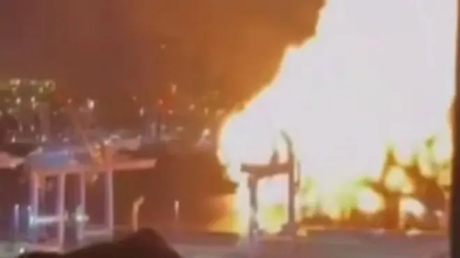 Вибух в порту в темний час доби