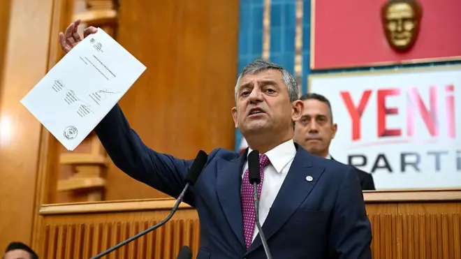 özgür özel