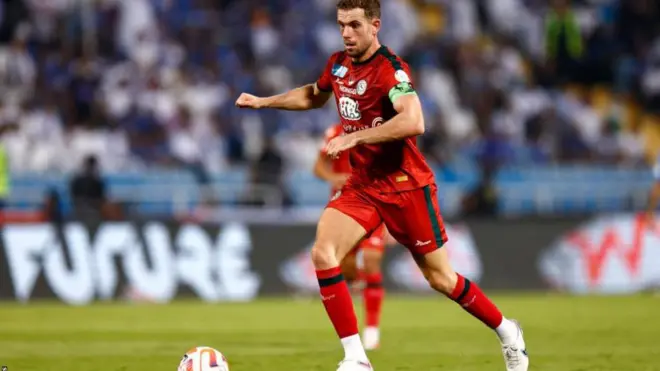 جوردان هندرسون في إحدى المباريات مع فريق الاتفاق السعودي