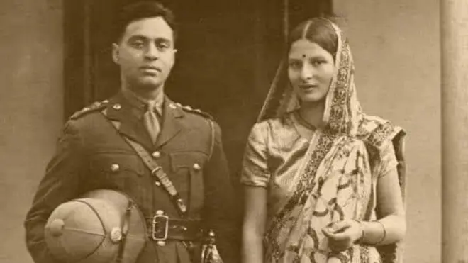 सावित्रीबाई खानोलकर 
