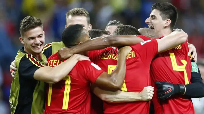 Para pemain timnas Belgia merayakan kemenangan 2-1 atas Brasil.