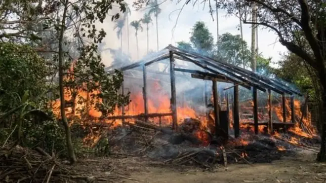සැප්තැම්බර් 07 වෙනි දින ගිනිබත් කෙරුණු රෝහින්ග්‍යා ගම්මානයක් - එදිනට පෙර ප්‍රචණ්ඩ ක්‍රියා නැවතුනු බව ඕන් සාන් සුචී පවසයි