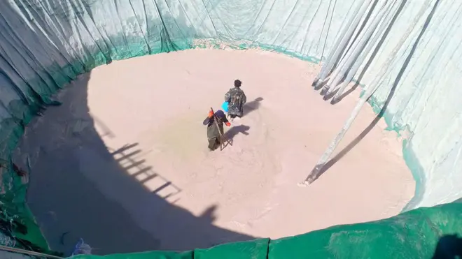 ကချင်ပြည်နယ်အတွင်း မြေရှားထုတ်ယူနေတဲ့နေရာတွေဟာ ပြန့်ကျဲများပြားလာပြီး ထုတ်ယူတဲ့နေရာဟာ စင်ကာပူနိုင်ငံအရွယ် အစားလောက်ရှိလာတယ်