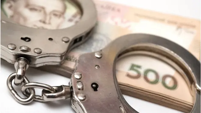 За подання неправдивих даних в електронній декларації передбачена адміністративна і кримінальна відповідальність