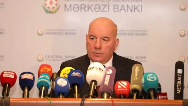 Elman Rüstəmov: "Manat "üzən məzənnəyə" keçməyəcək