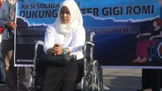 Dokter gigi Romi Syofpa Ismael, dokter penyandang difabel yang status kelulusan tes CPNS-nya dianulir Pemerintah Kabupaten Solok Selatan, Sumatera Barat